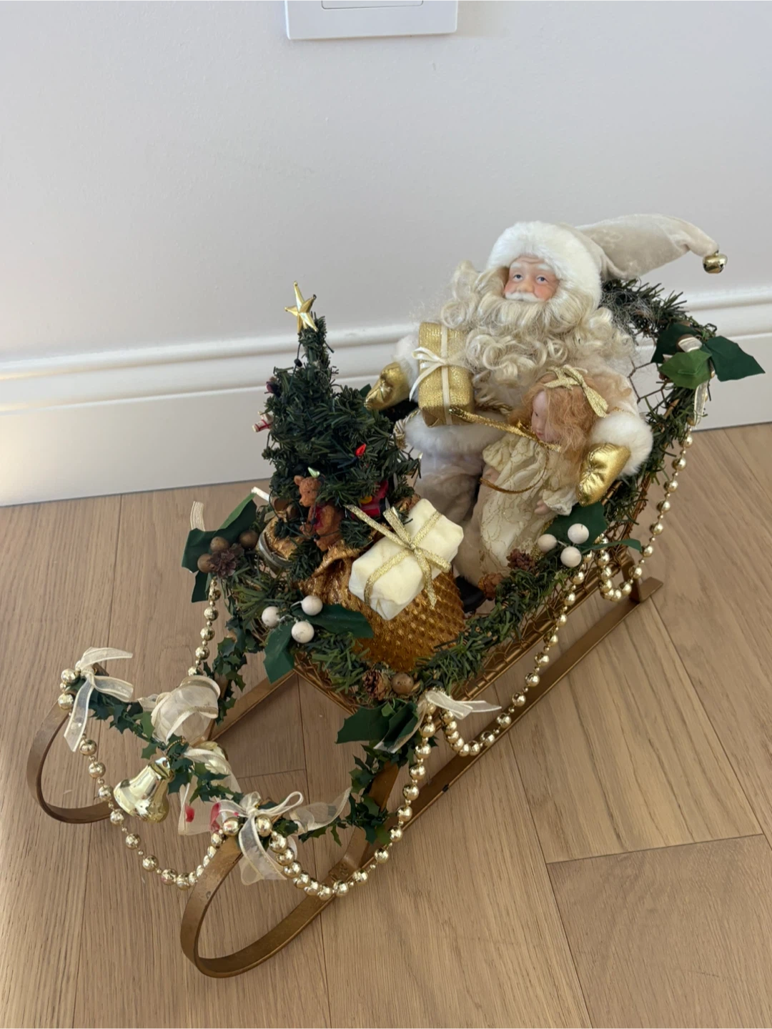 Christmas Sleigh with Santa and Tree - photo 2