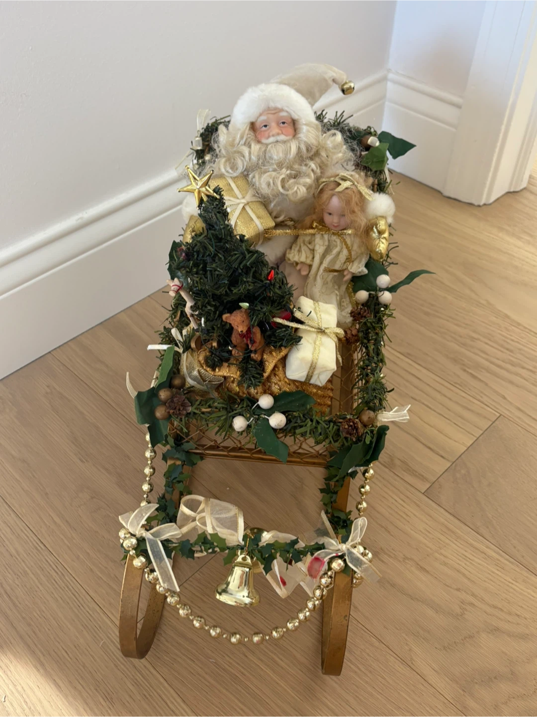 Christmas Sleigh with Santa and Tree - photo 3