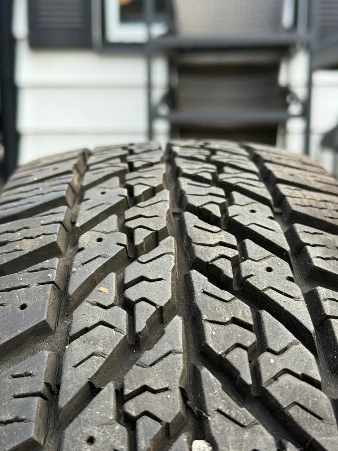 Goodyear UltraGrip Winter Tire on Steel Rim (4x) image indicator(3)