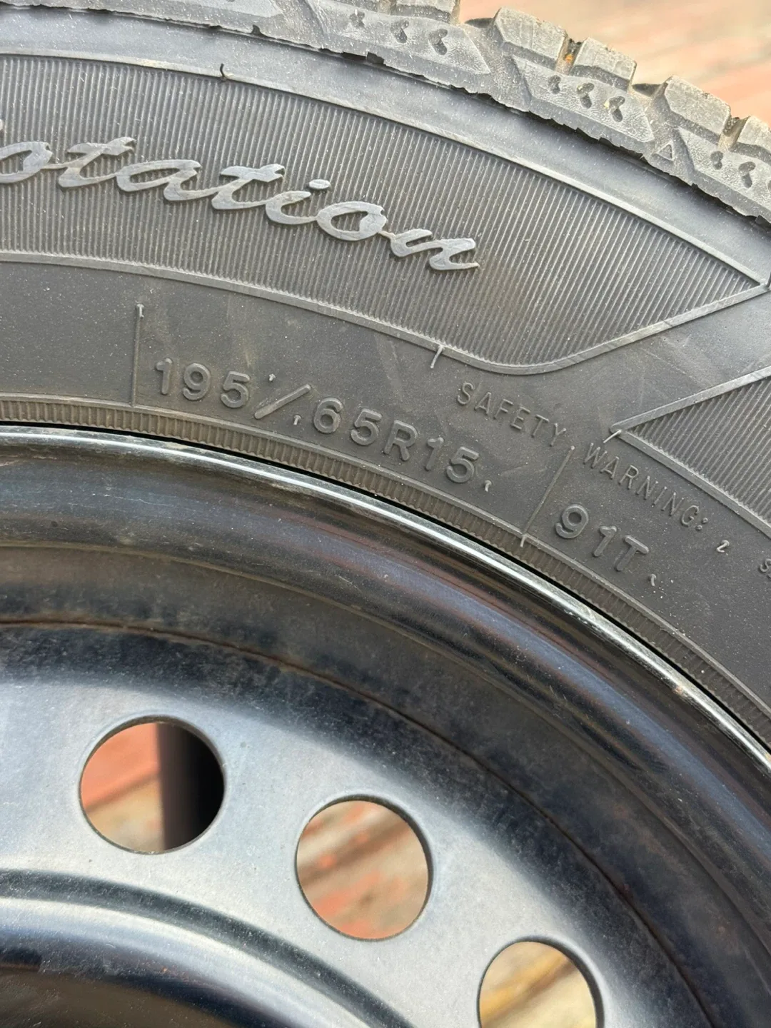 Goodyear UltraGrip Winter Tire on Steel Rim (4x) image indicator(2)