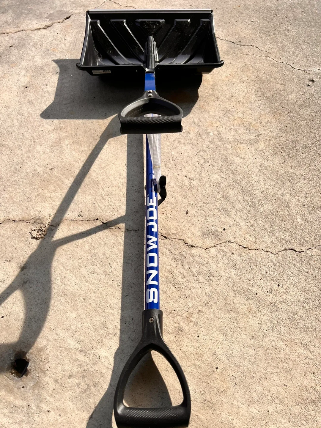 Snow Joe Shovolution 18-in Snow Shovel - Like New! image indicator(4)