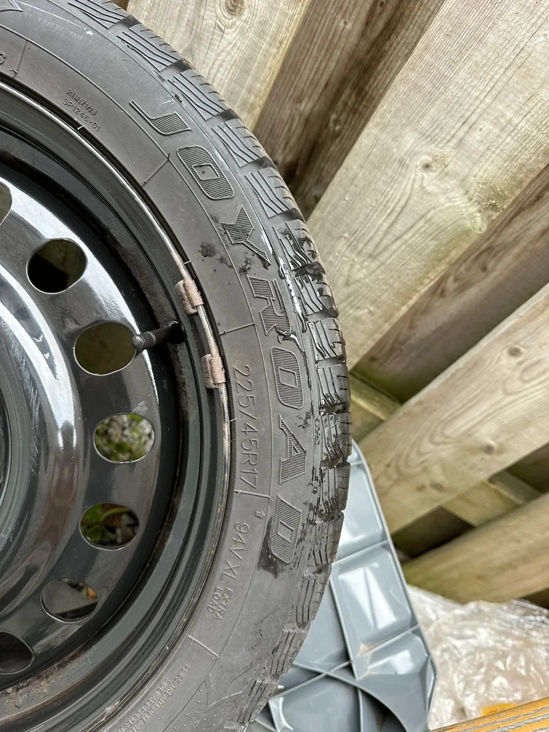 Winter tires 225/45R17 with steel rims image indicator(6)