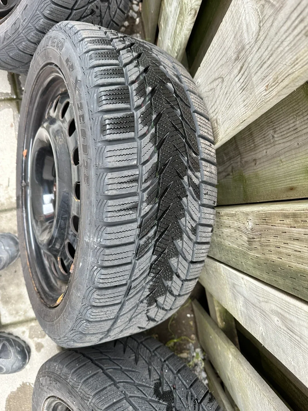 Winter tires 225/45R17 with steel rims image indicator(2)