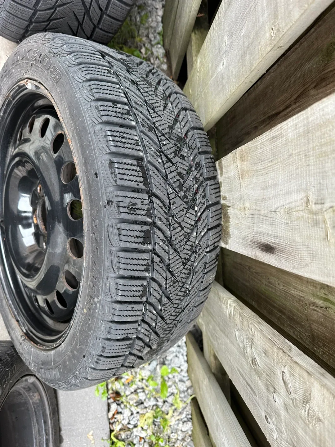 Winter tires 225/45R17 with steel rims image indicator(3)