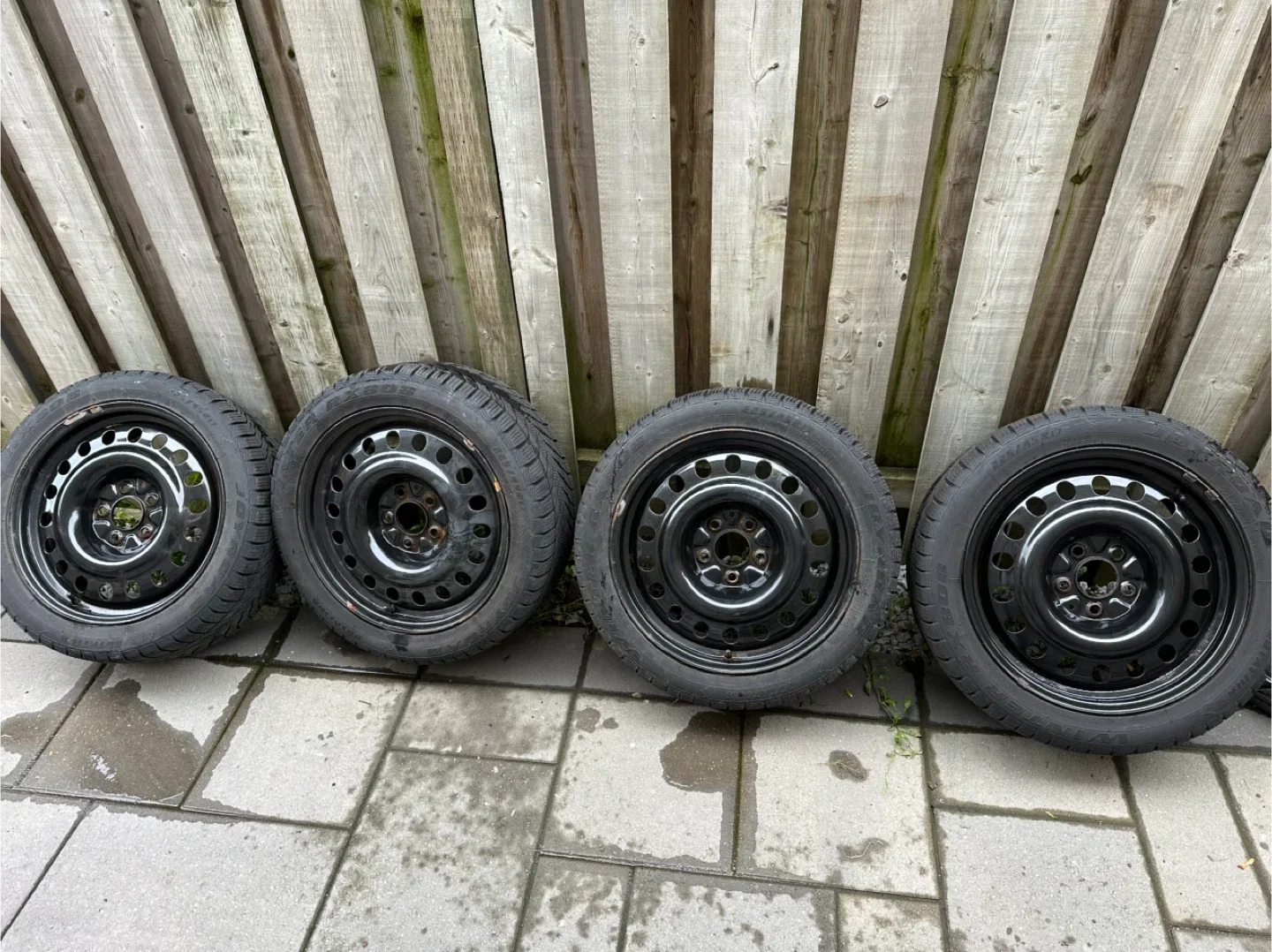 Winter tires 225/45R17 with steel rims image indicator(8)