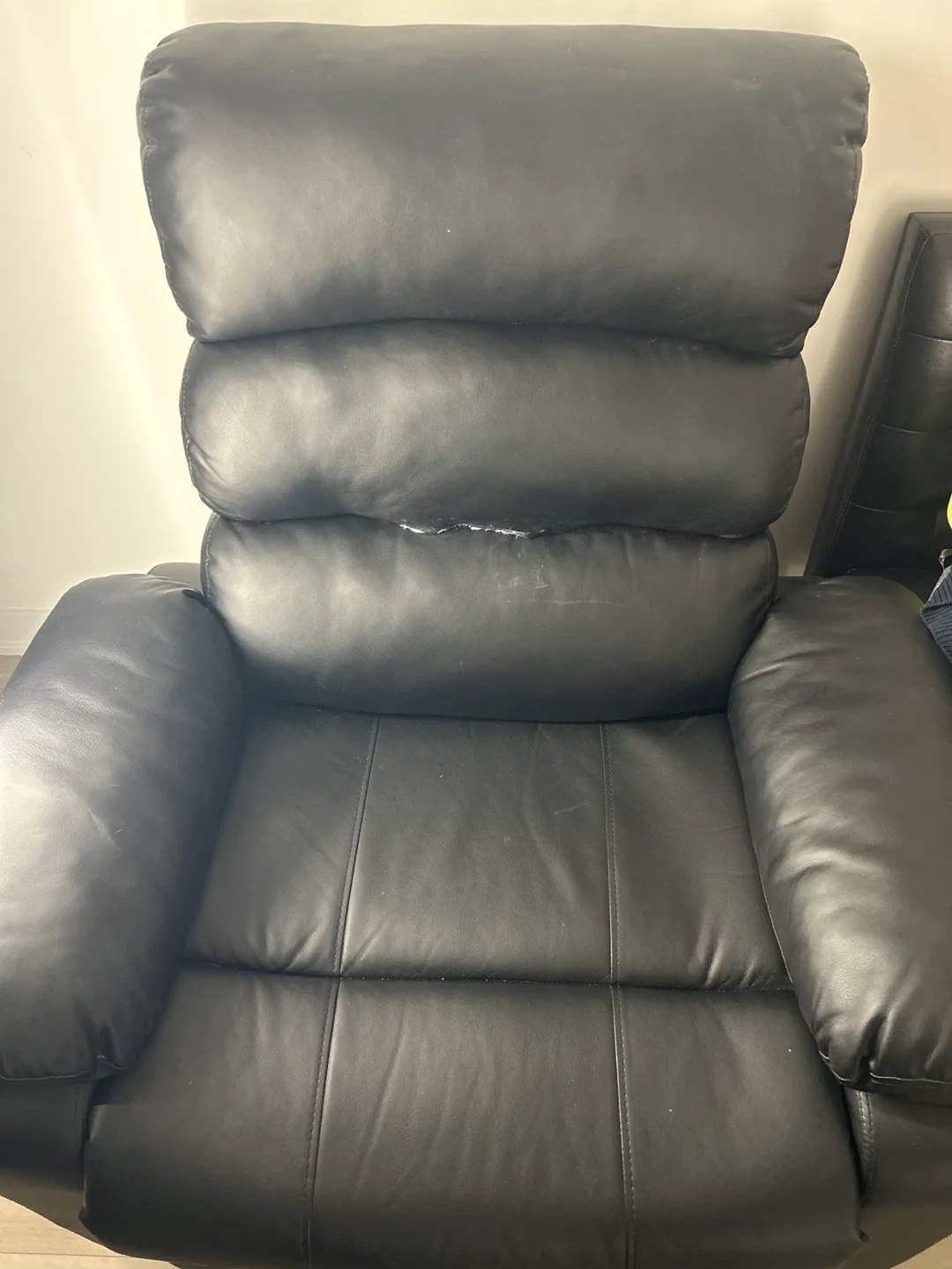 Leather Manual Recliner image indicator(6)