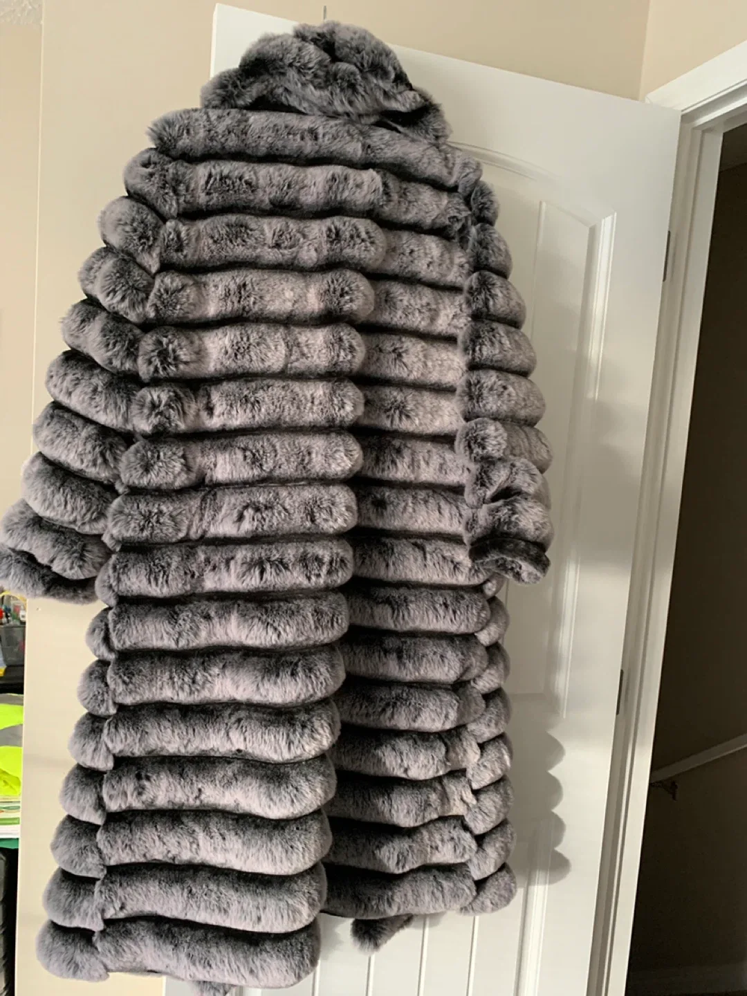 Grey Faux Fur Coat-Chinchilla look image indicator(2)