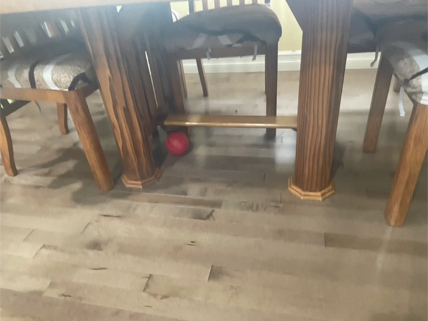 Oak dining table ( L: 67-90”extendable x W:42” x H: 30 image indicator(4)