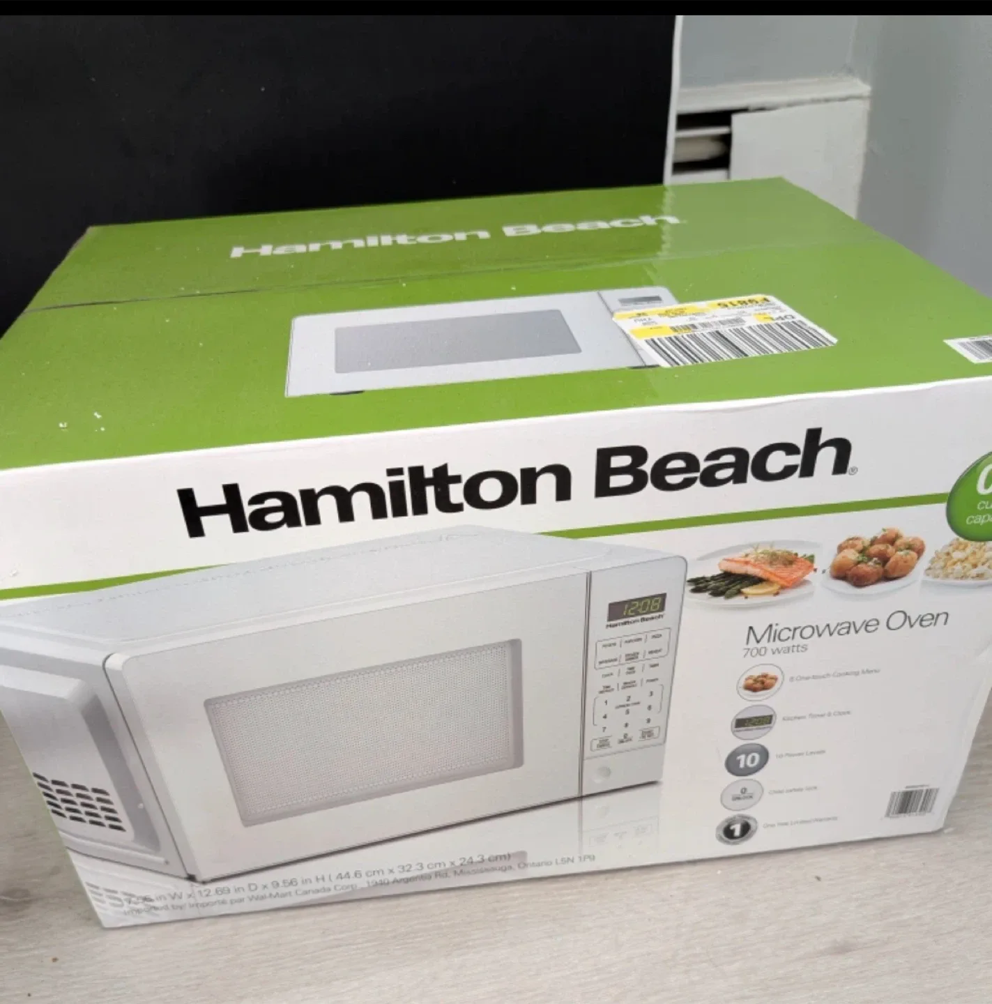 Hamilton Beach Microwave Oven - 700 Watts