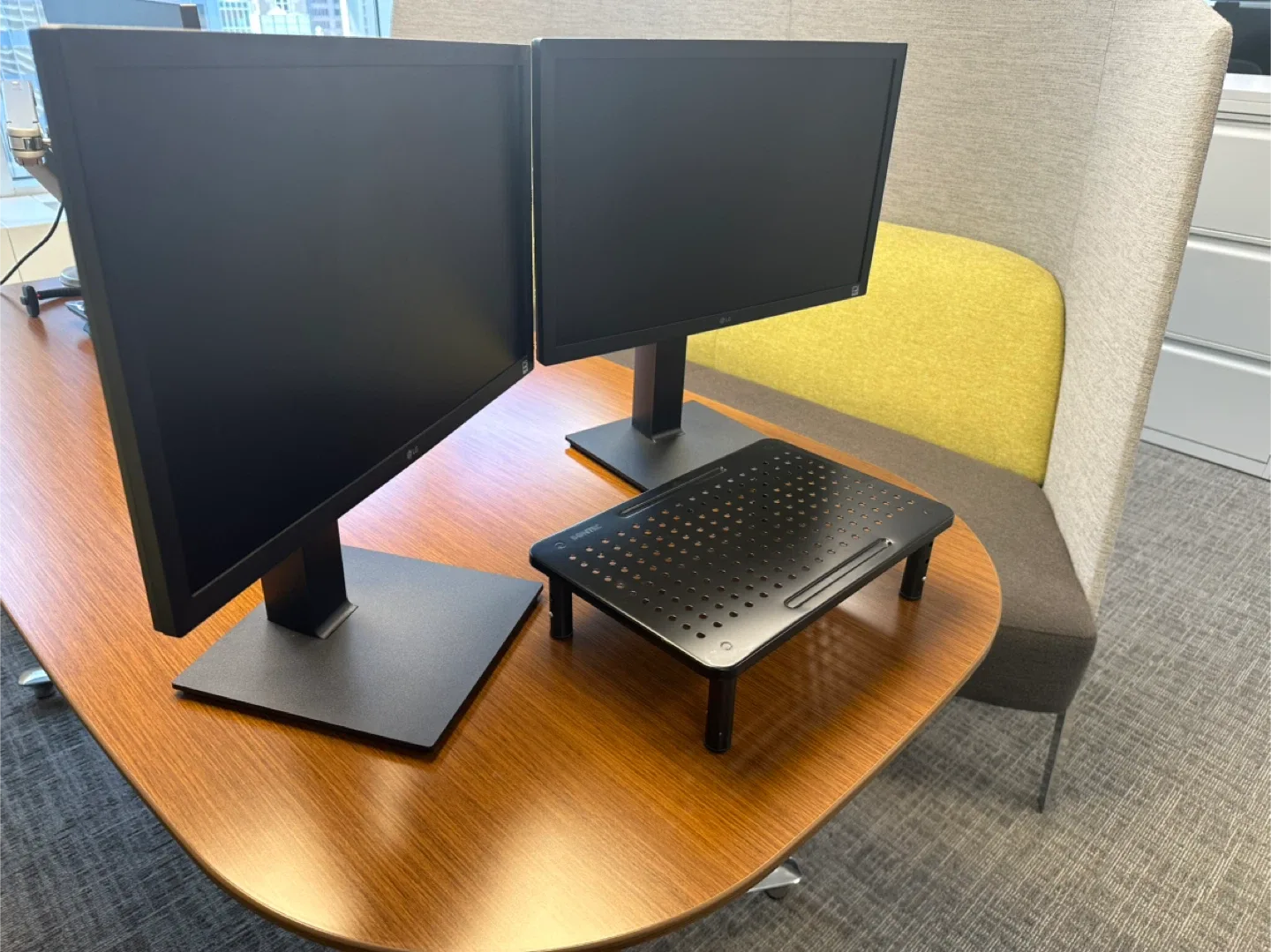 Cyber Monday Black Friday! LG 2 Dual Monitors and stands image indicator(2)