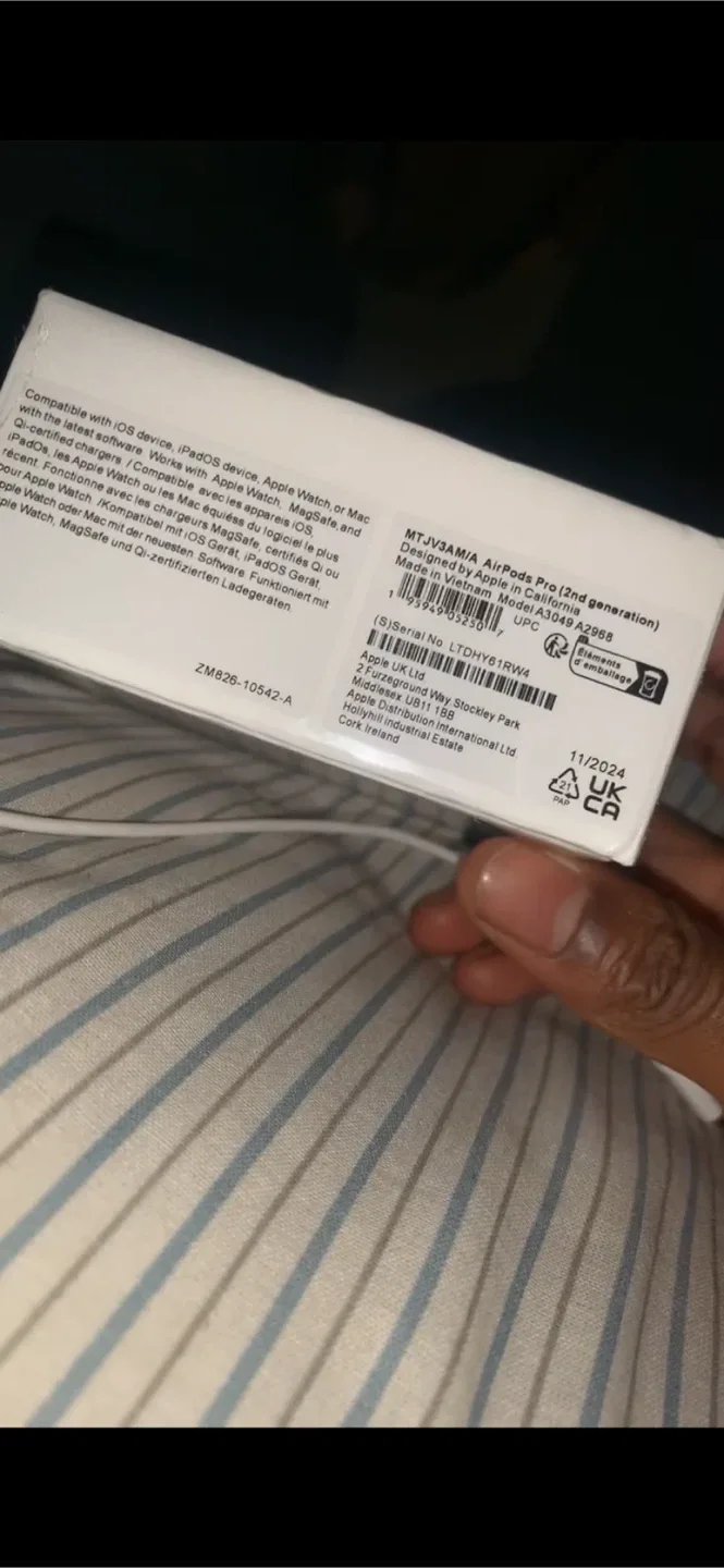 AirPods Pro (2nd generation) with MagSafe Charging Case (USB-C) image indicator(2)