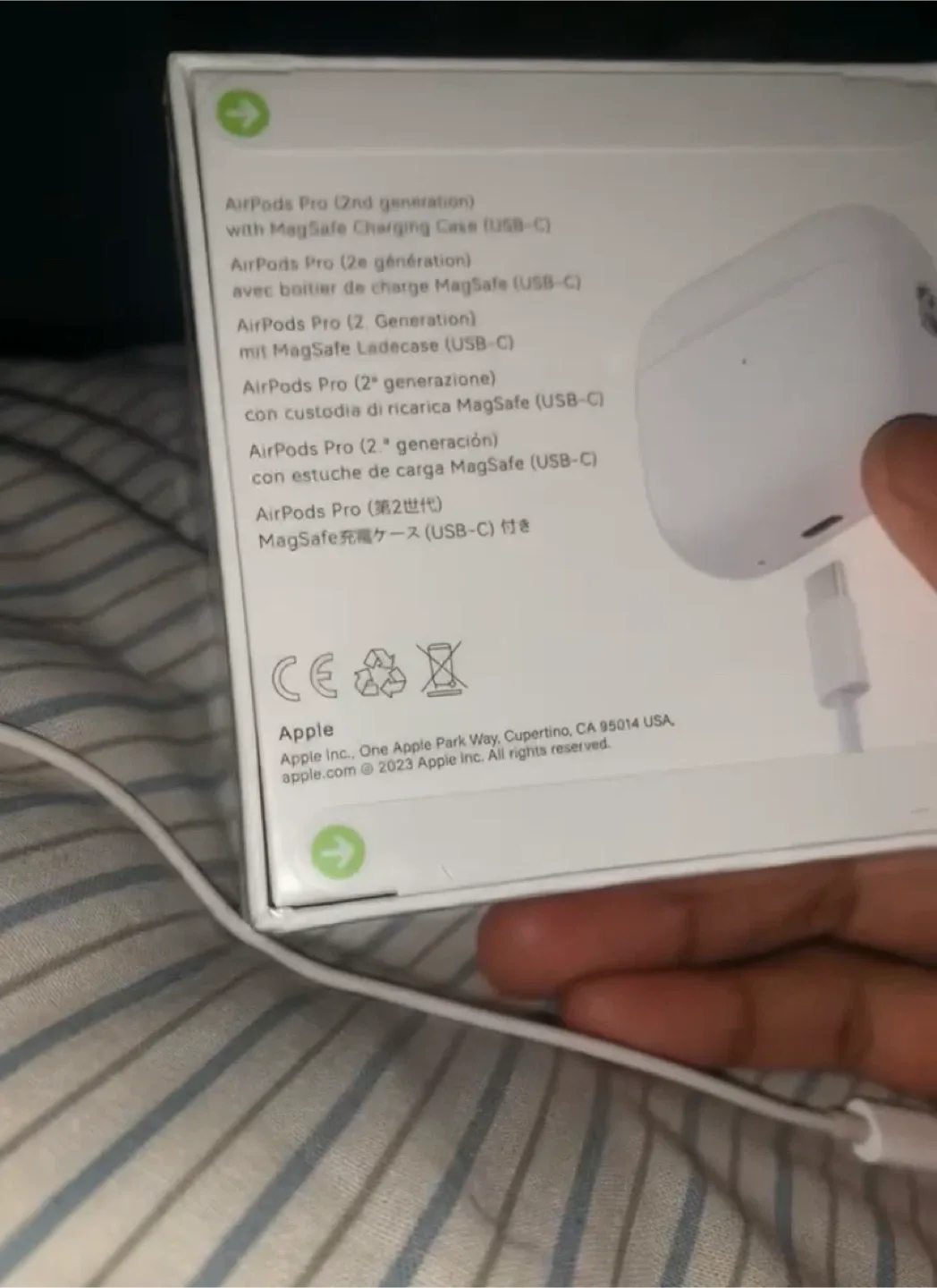 AirPods Pro (2nd generation) with MagSafe Charging Case (USB-C) image indicator(3)
