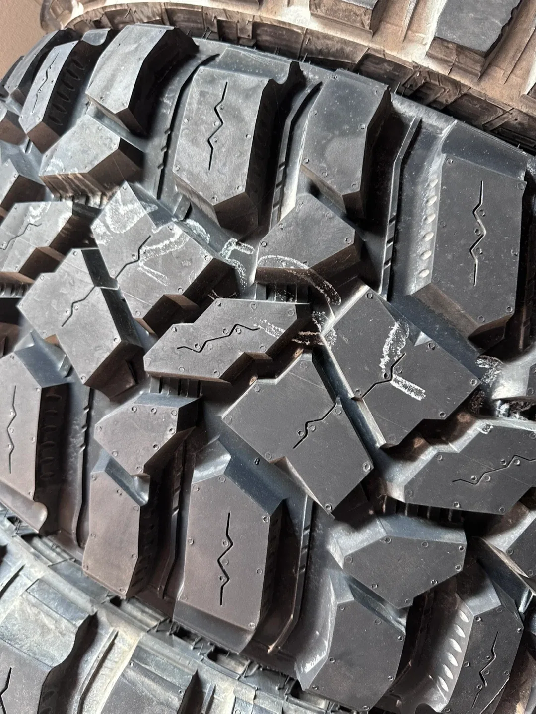 Cooper Discoverer STT PRO All Season Tires image indicator(3)