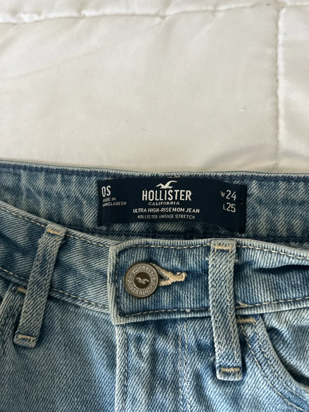 Hollister Ultra High-Rise Mom Jeans - Size 0S image indicator(5)
