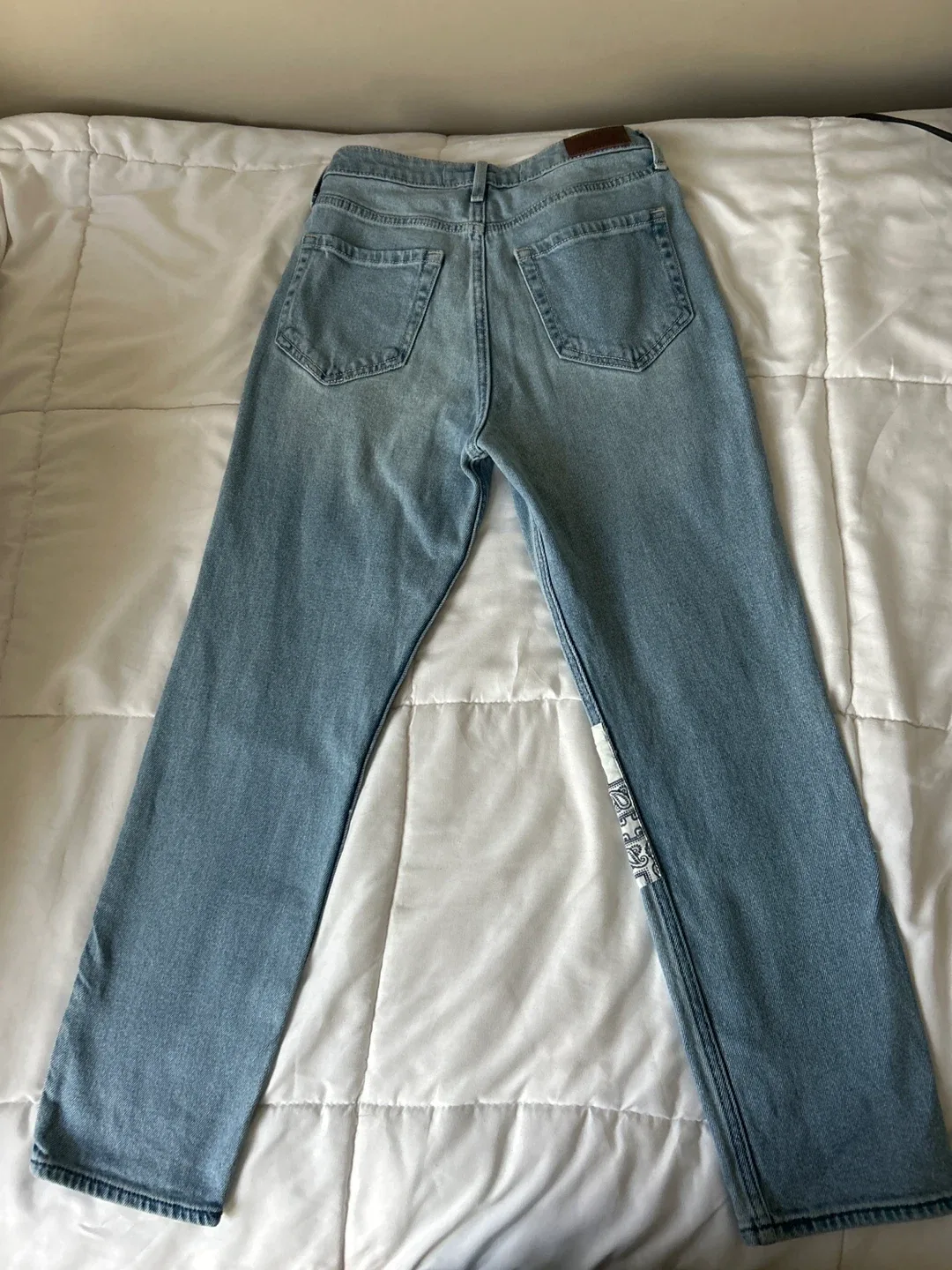 Hollister Ultra High-Rise Mom Jeans - Size 0S image indicator(2)