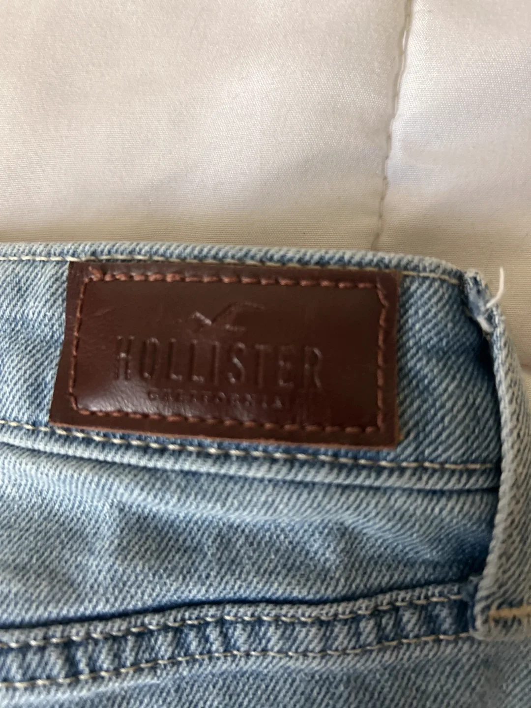 Hollister Ultra High-Rise Mom Jeans - Size 0S image indicator(6)