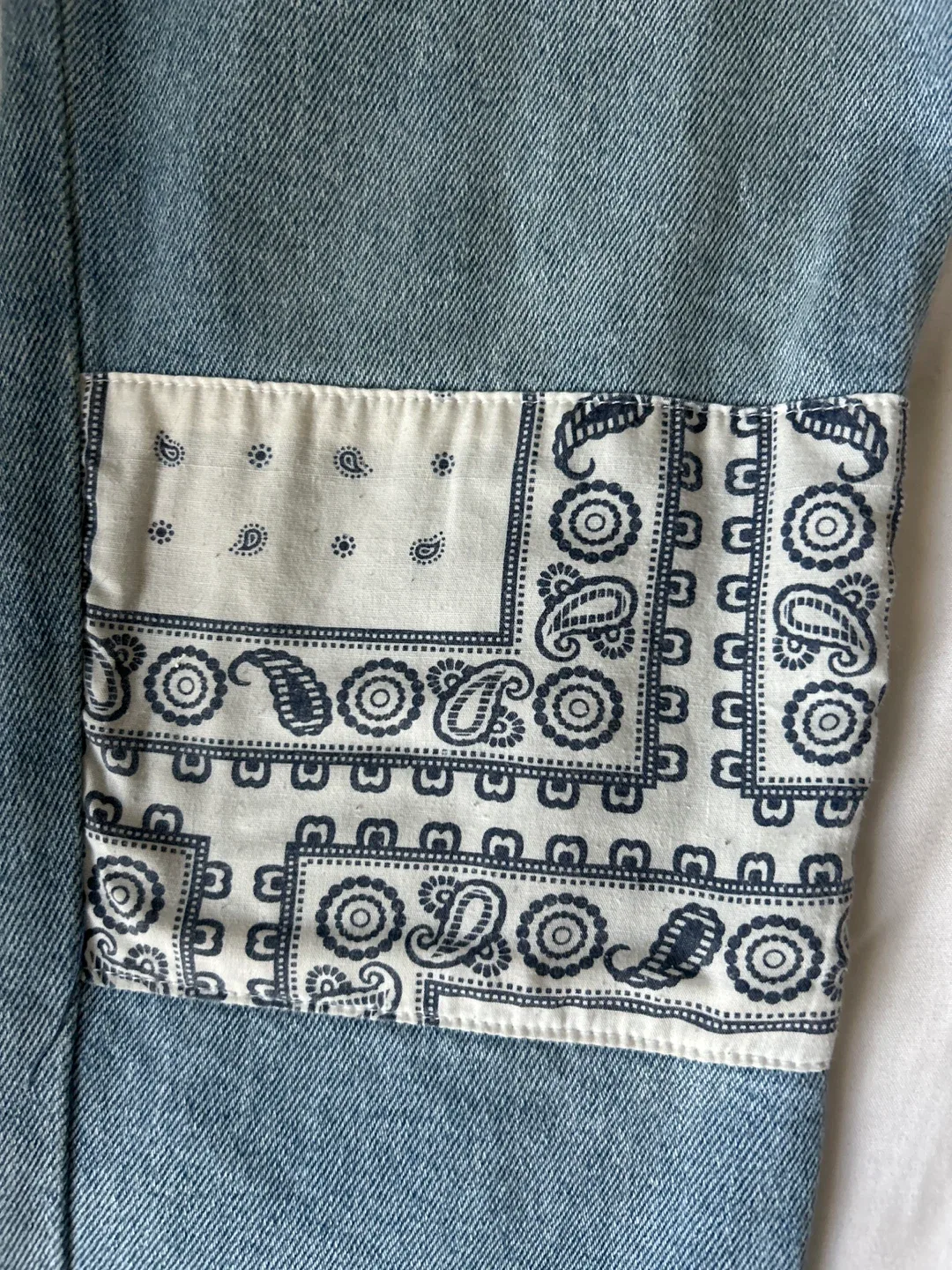 Hollister Ultra High-Rise Mom Jeans - Size 0S image indicator(3)