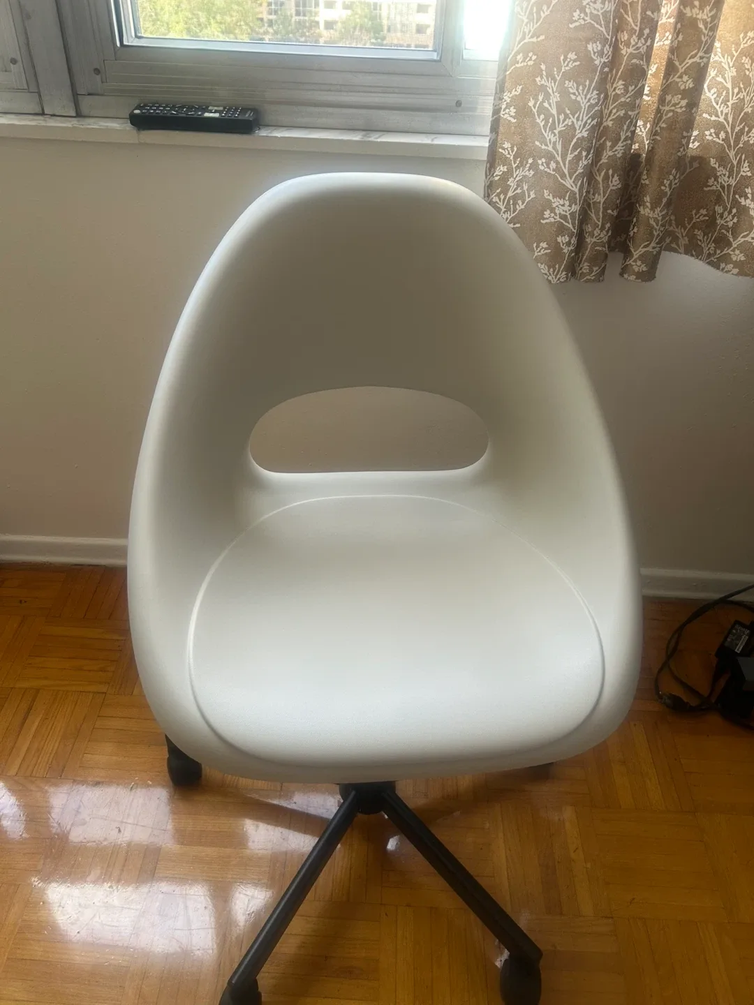 IKEA Malskär Swivel Chair - White image indicator(2)