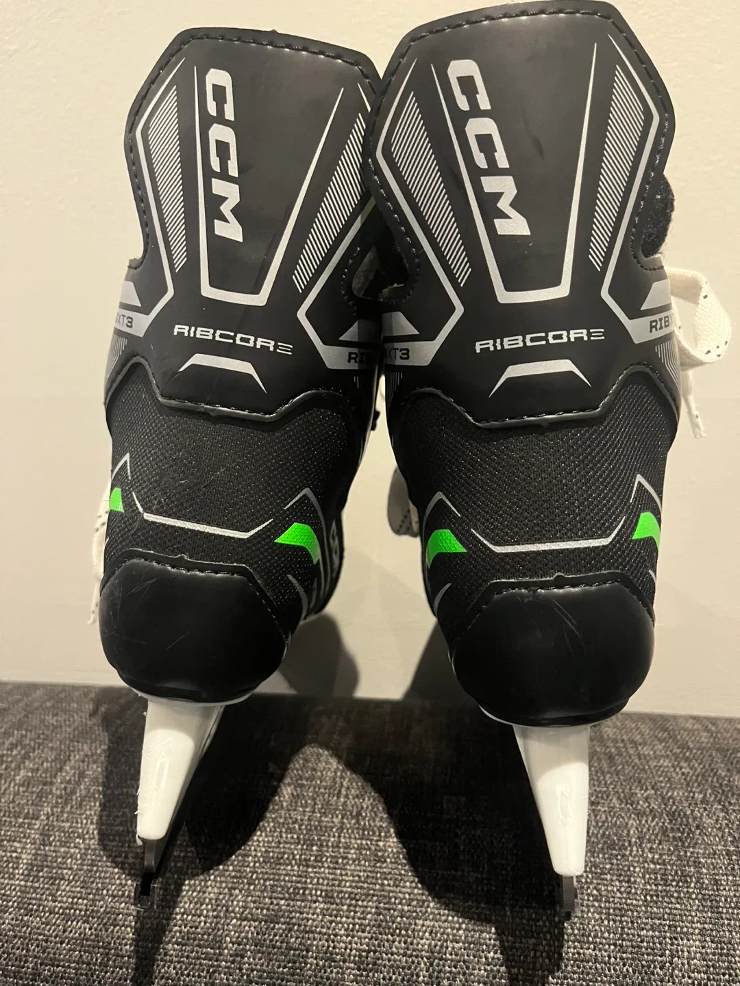 CCM Ribcor RibXT3 Youth Ice Skates - Size Y9 image indicator(3)