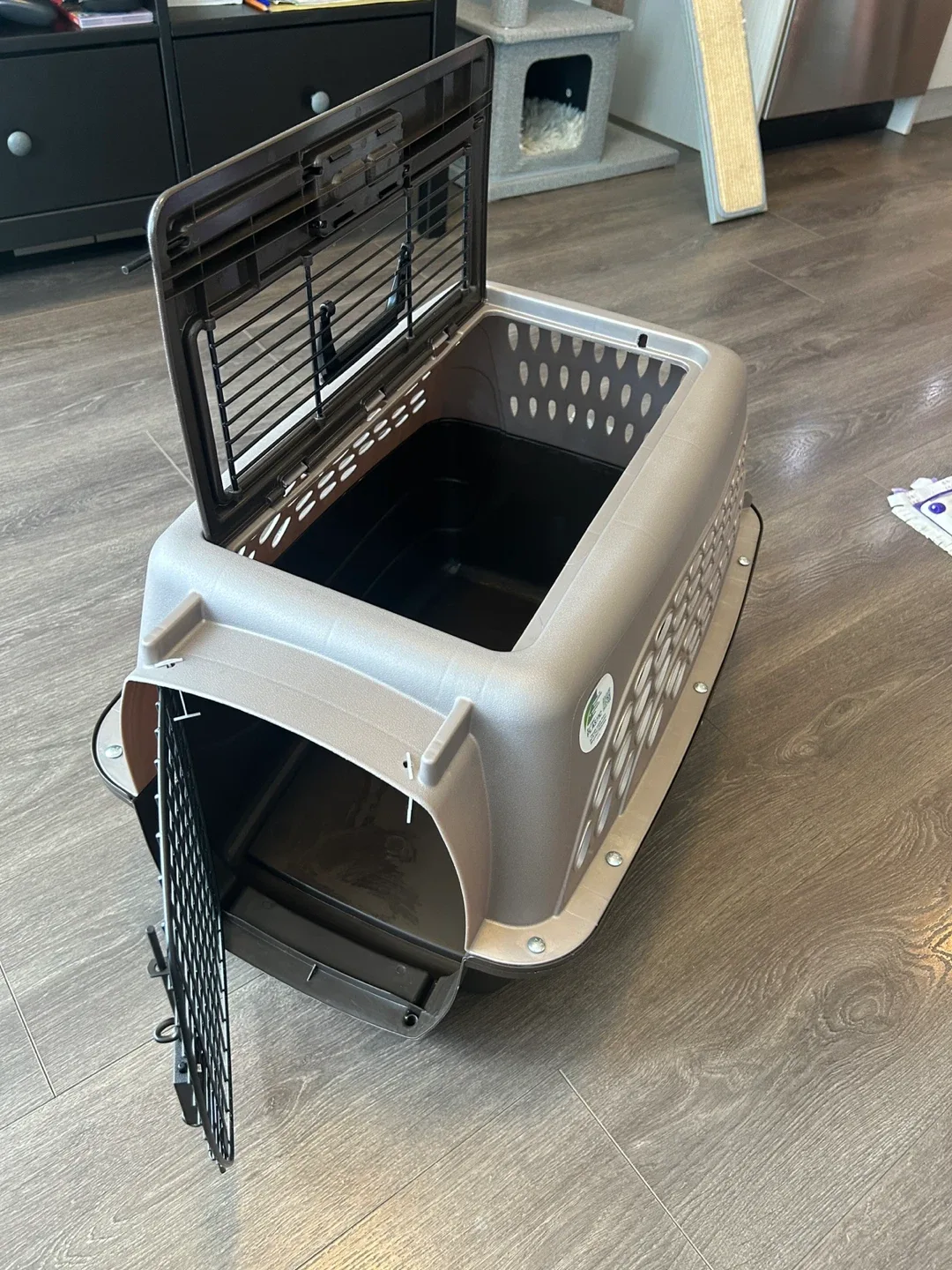 Pet Carrier (Cat not included 🐱) image indicator(3)