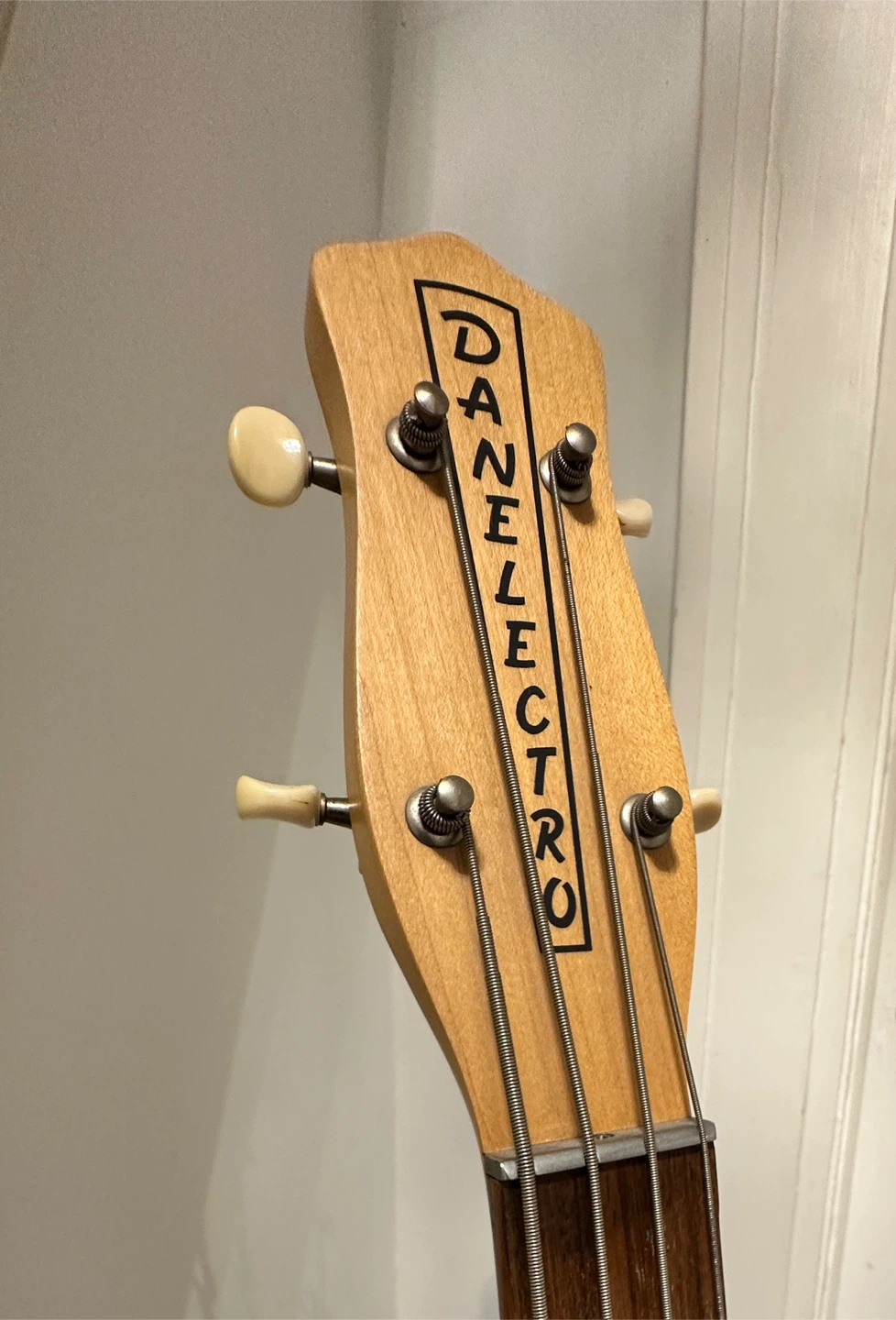 Danelectro Bass Guitar - photo 3