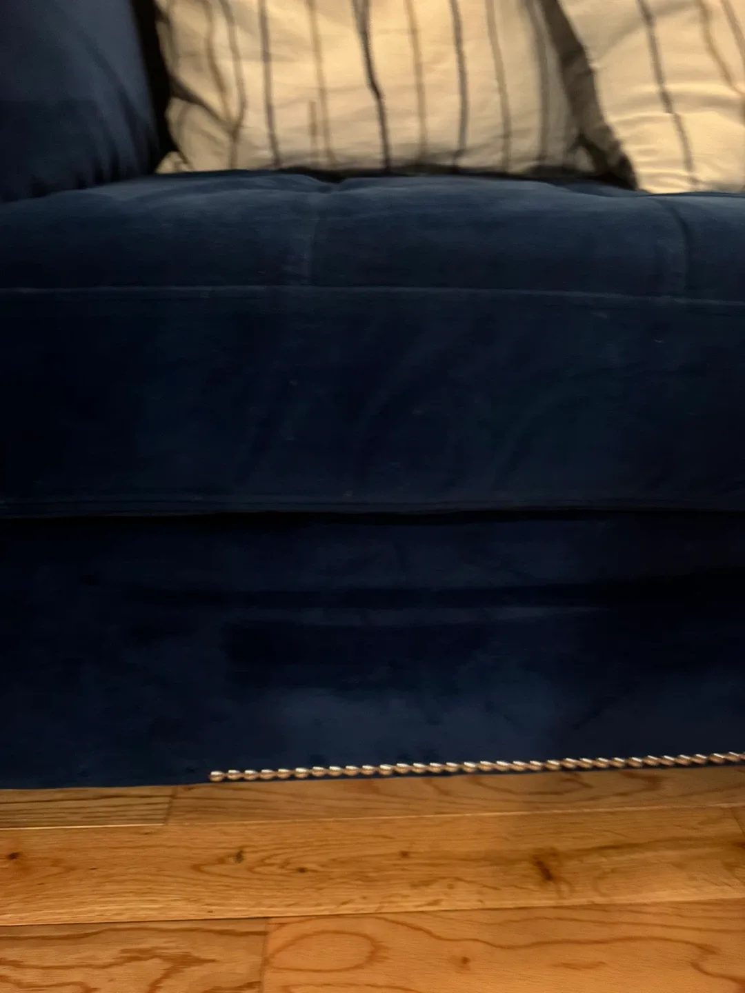Blue Velvet Sofa with Chaise Lounge image indicator(4)