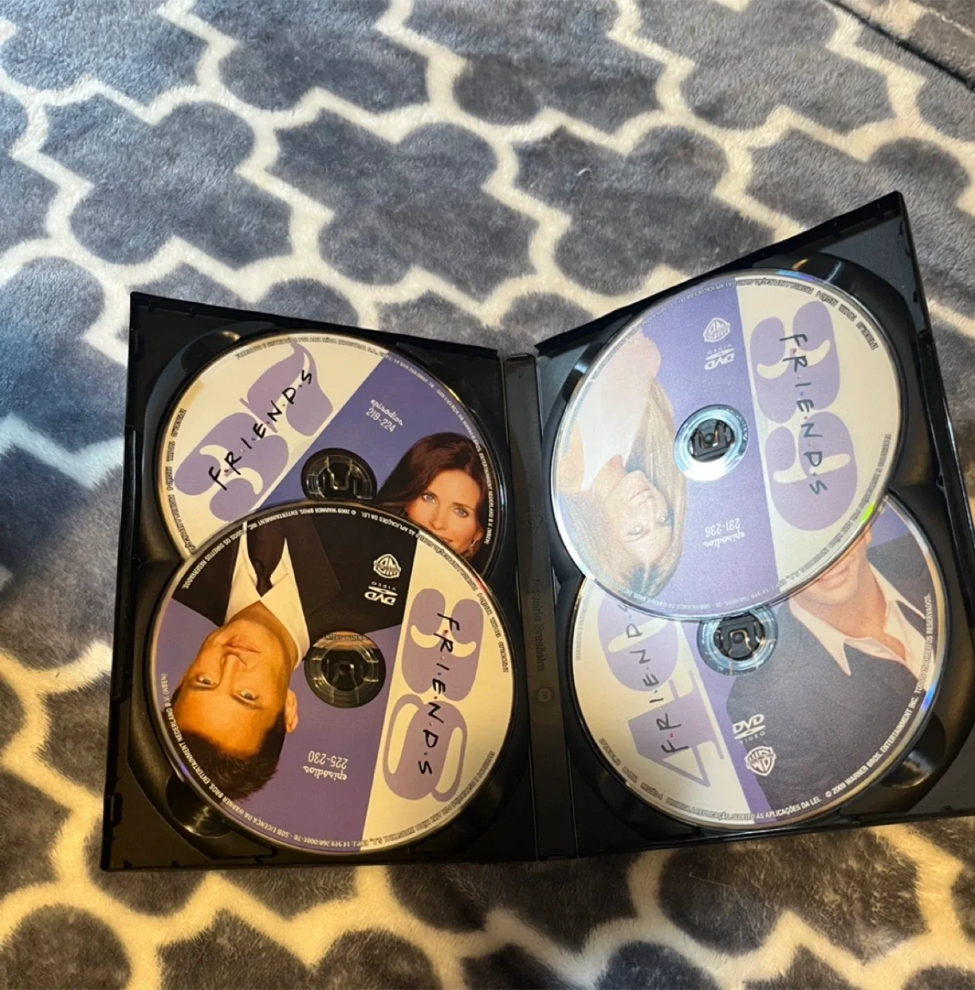 Friends Complete Series DVD Box Set (Brazilian Portuguese) image indicator(4)