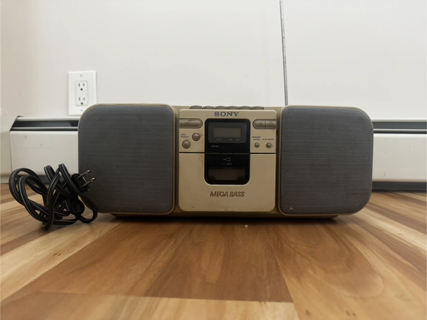 Sony CFD-21 Mega Bass CD Radio Cassette Player - photo 2