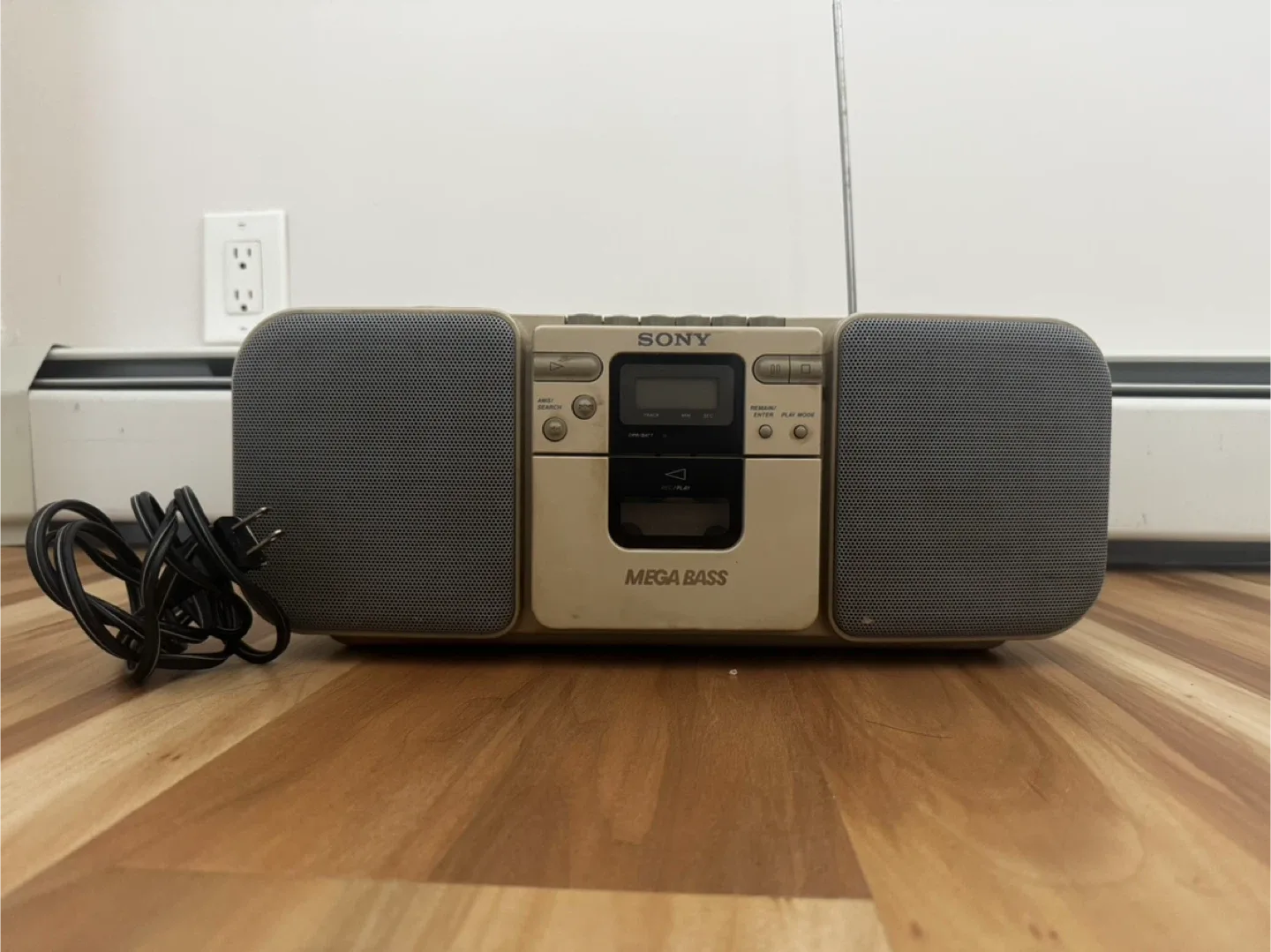 Sony CFD-21 Mega Bass CD Radio Cassette Player image indicator(2)