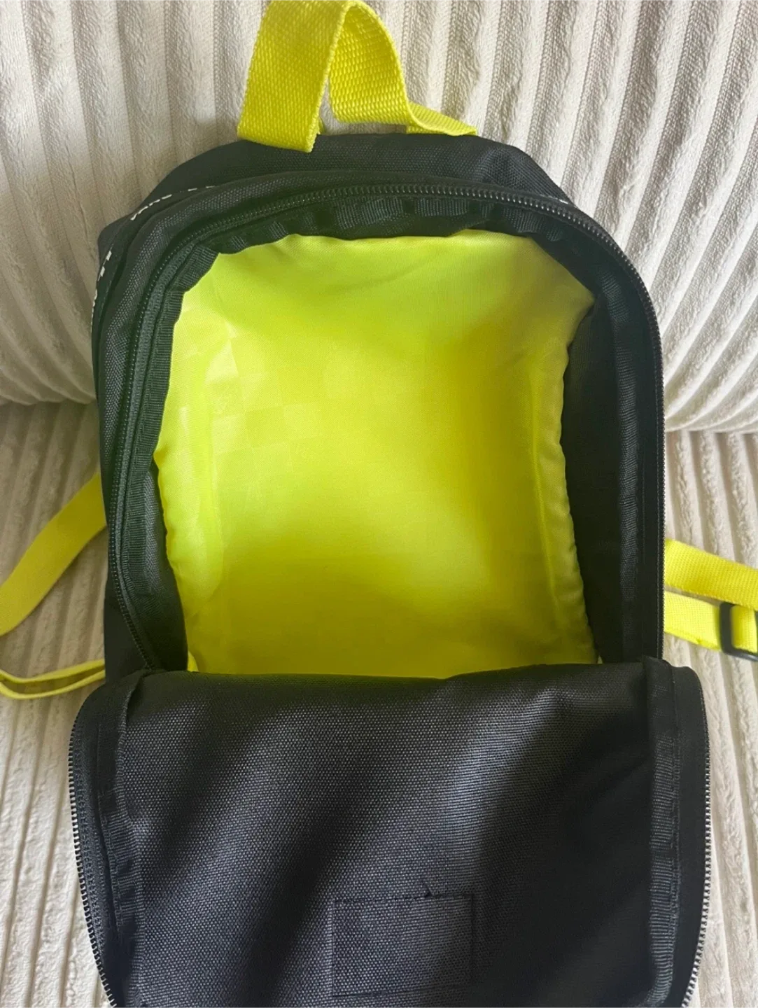 Vans Mini Backpack – Neon Yellow Accents image indicator(7)