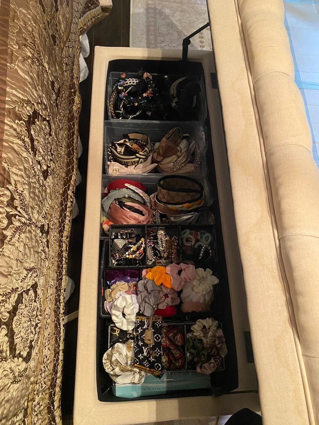 Ottoman Storage Bench image indicator(2)