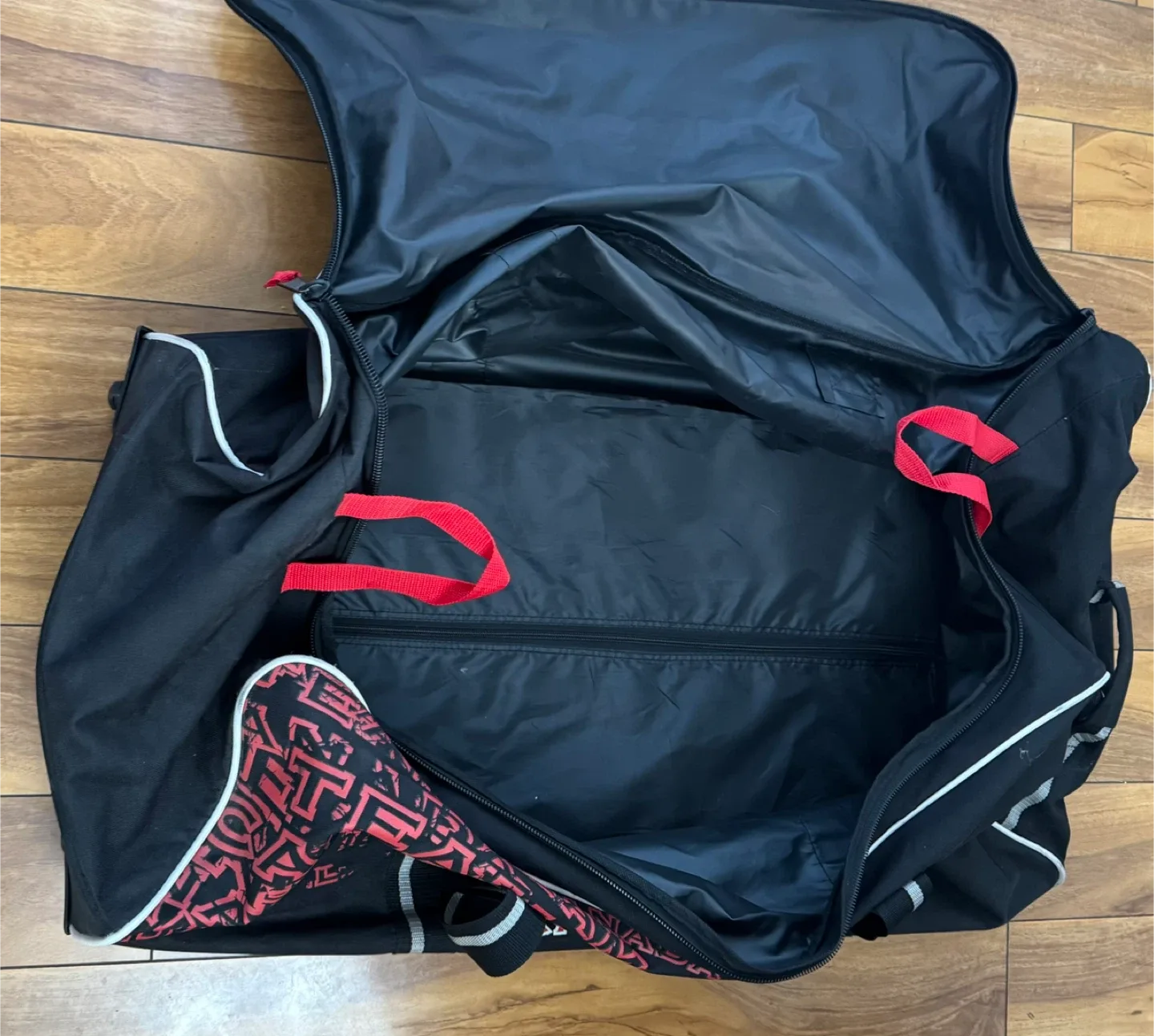 Team Canada Wheeled Hockey Equipment Bag image indicator(2)