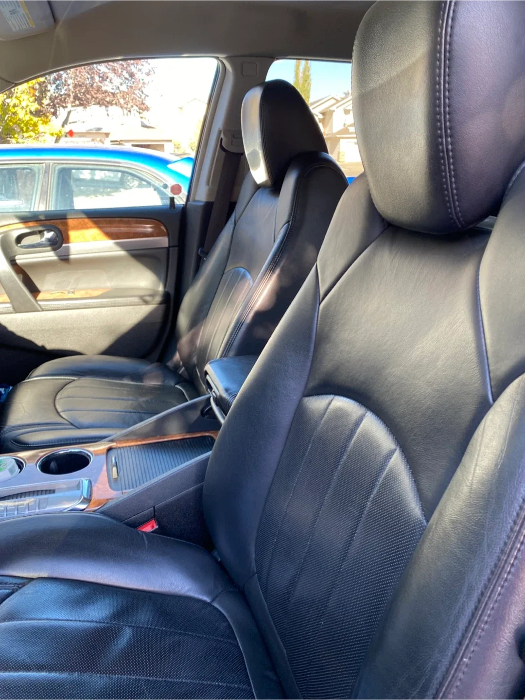 Buick Enclave SUV image indicator(9)