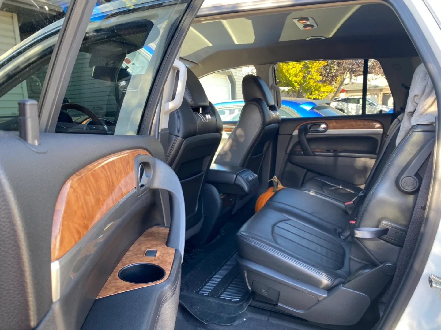 Buick Enclave SUV image indicator(7)