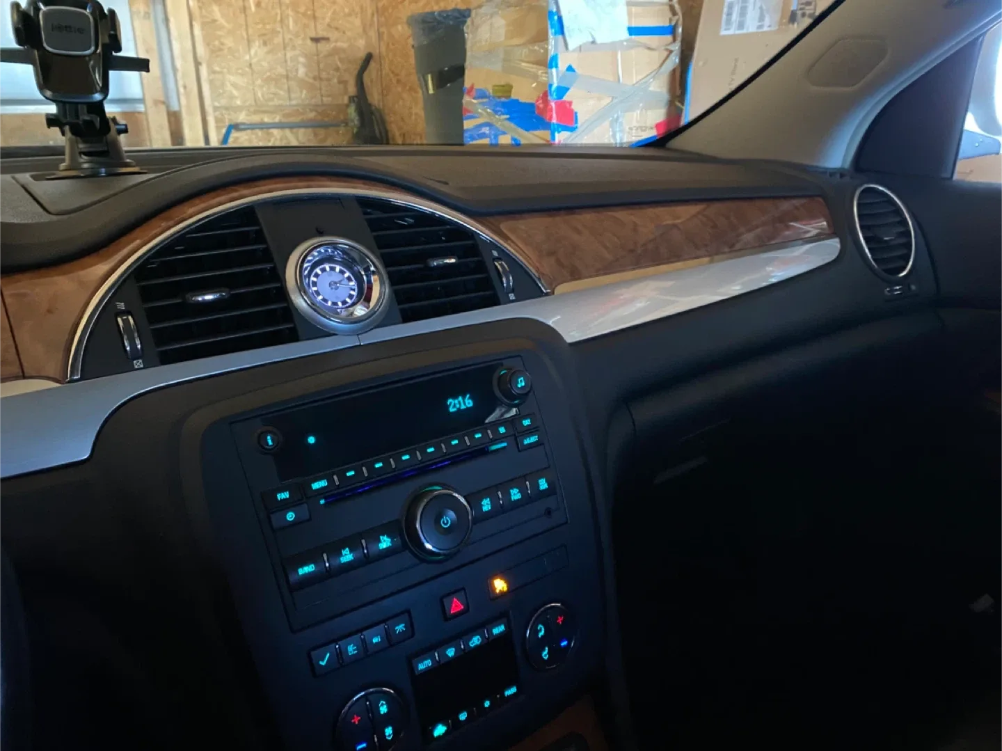 Buick Enclave SUV image indicator(2)