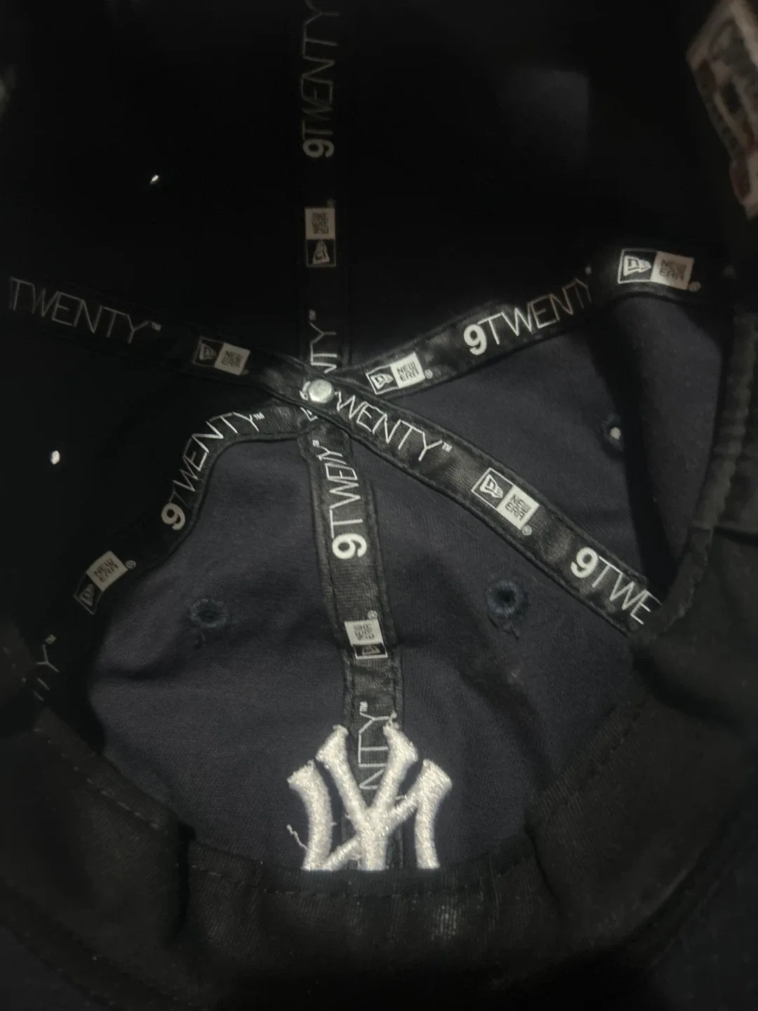 New York Yankees Black Hat - New Era 9TWENTY image indicator(4)