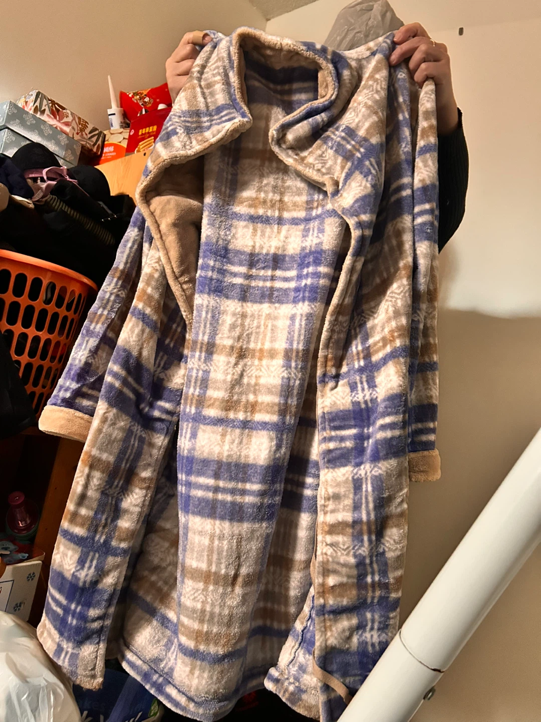 Plush Plaid Bathrobe - Cozy & Warm