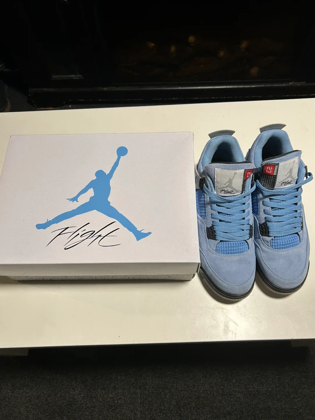 Air Jordan 4 Retro University Blue, Size 10.5 image indicator(2)