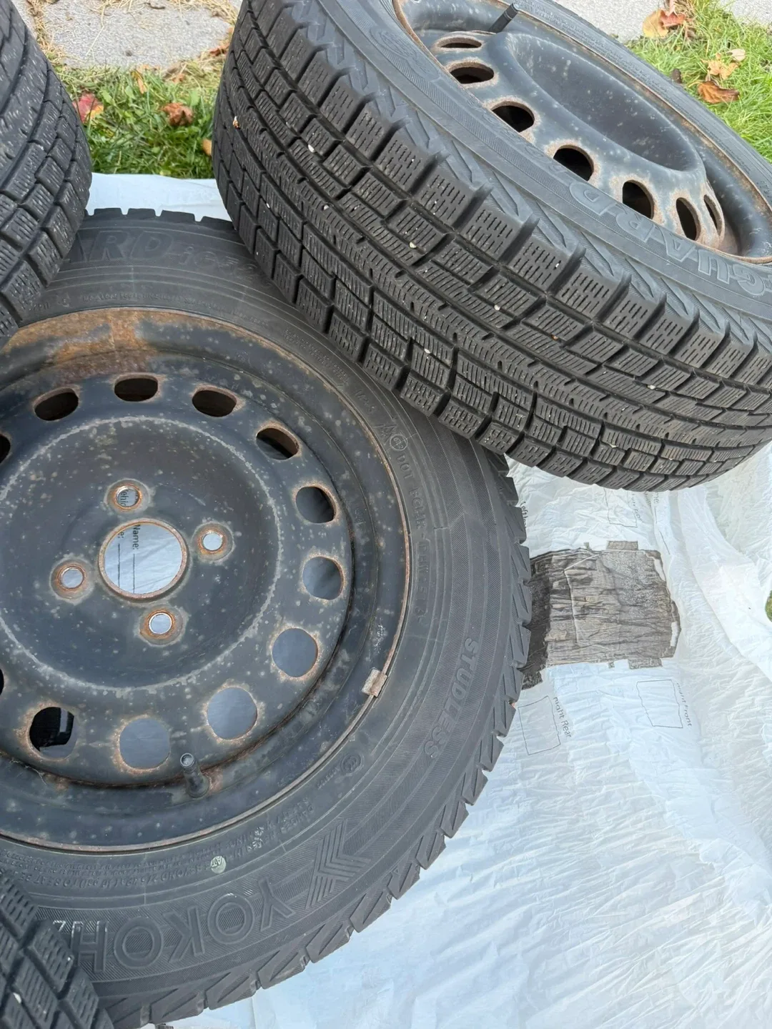 Yokohama Studless Winter Tires 175/70R14 image indicator(6)