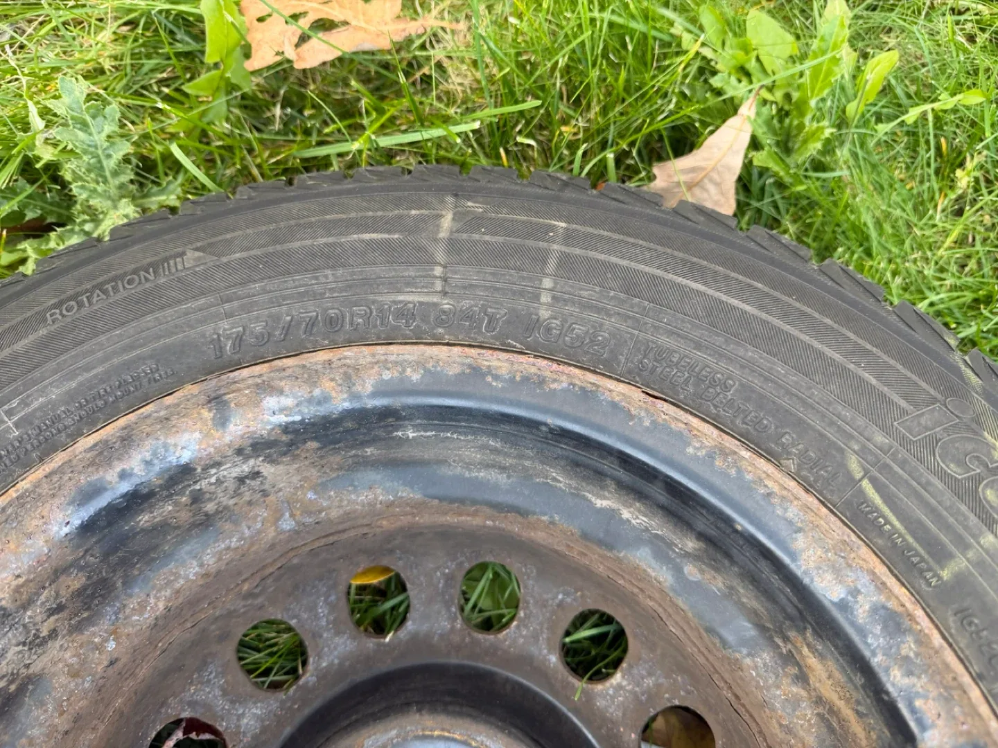 Yokohama Studless Winter Tires 175/70R14 image indicator(7)