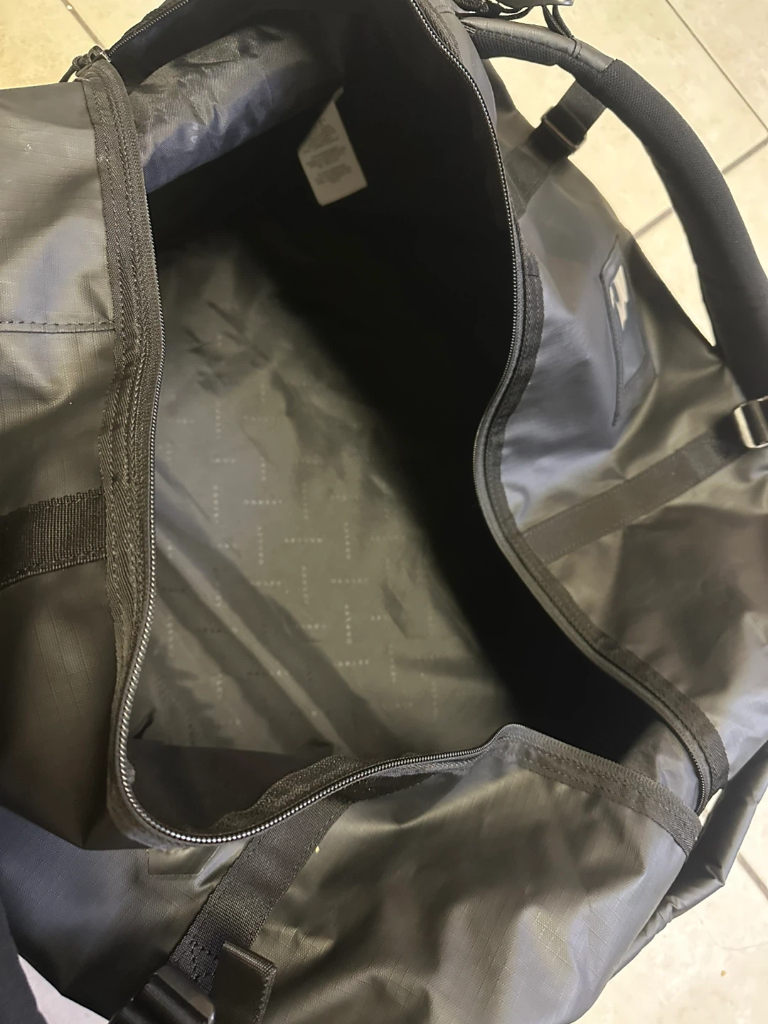 Oakley Road Trip RC Duffle 50L - photo 5