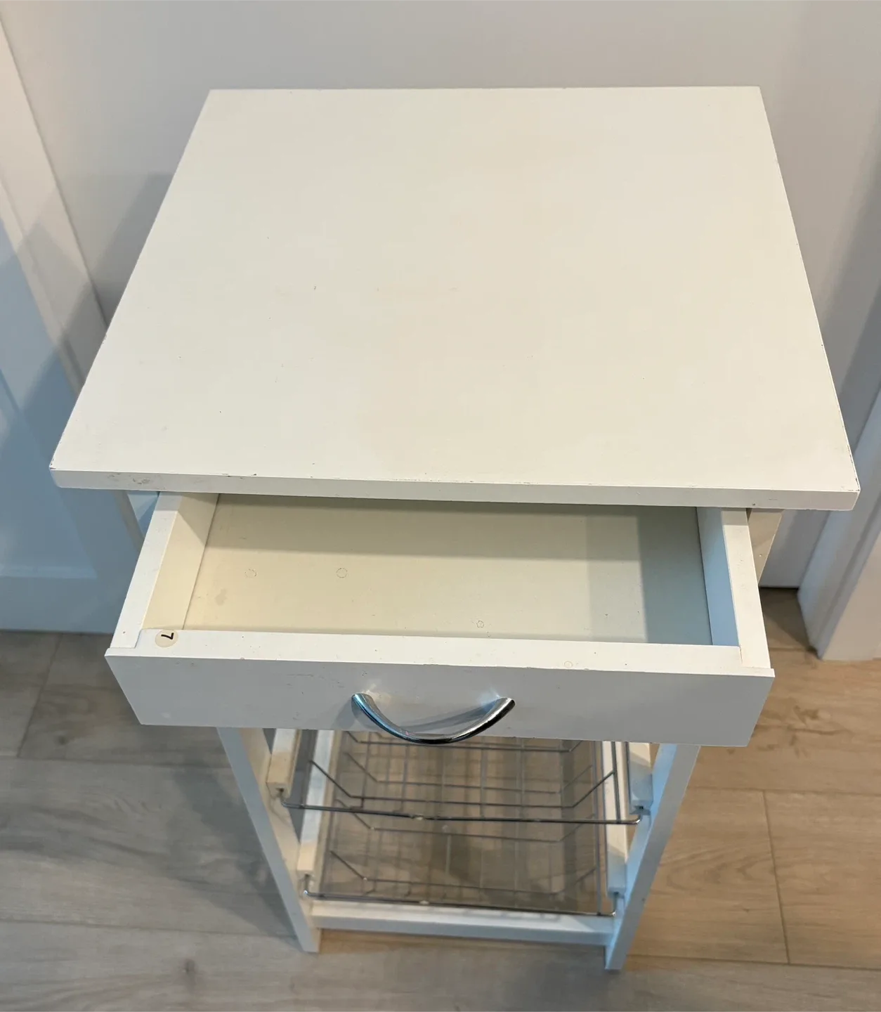 White Wooden Side Table with Wire Baskets image indicator(4)