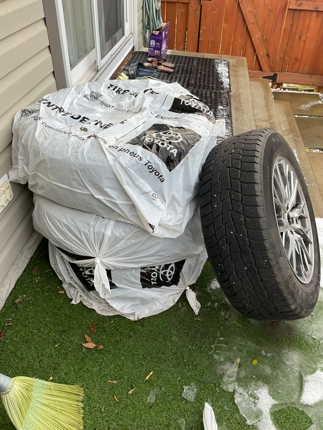 Set of 4 Motomaster Winter Tires on Rims image indicator(4)