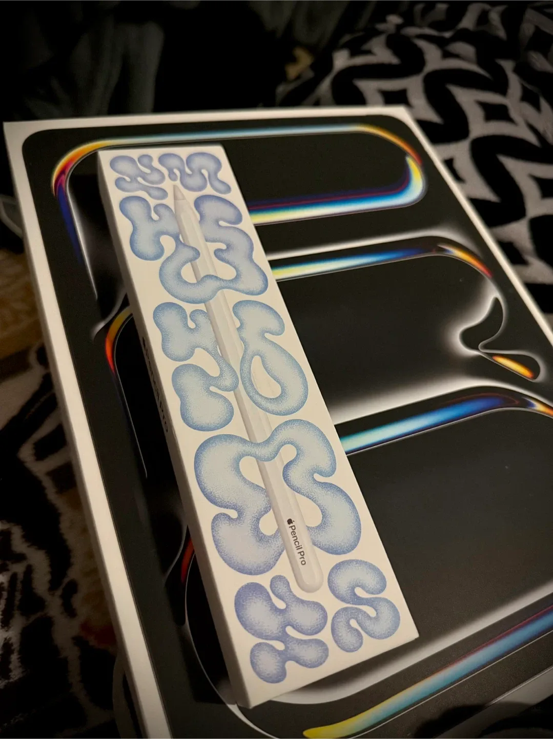 IPad Pro M4 13" + Pencil Pro| 256GB | Like New | Space Black image indicator(3)