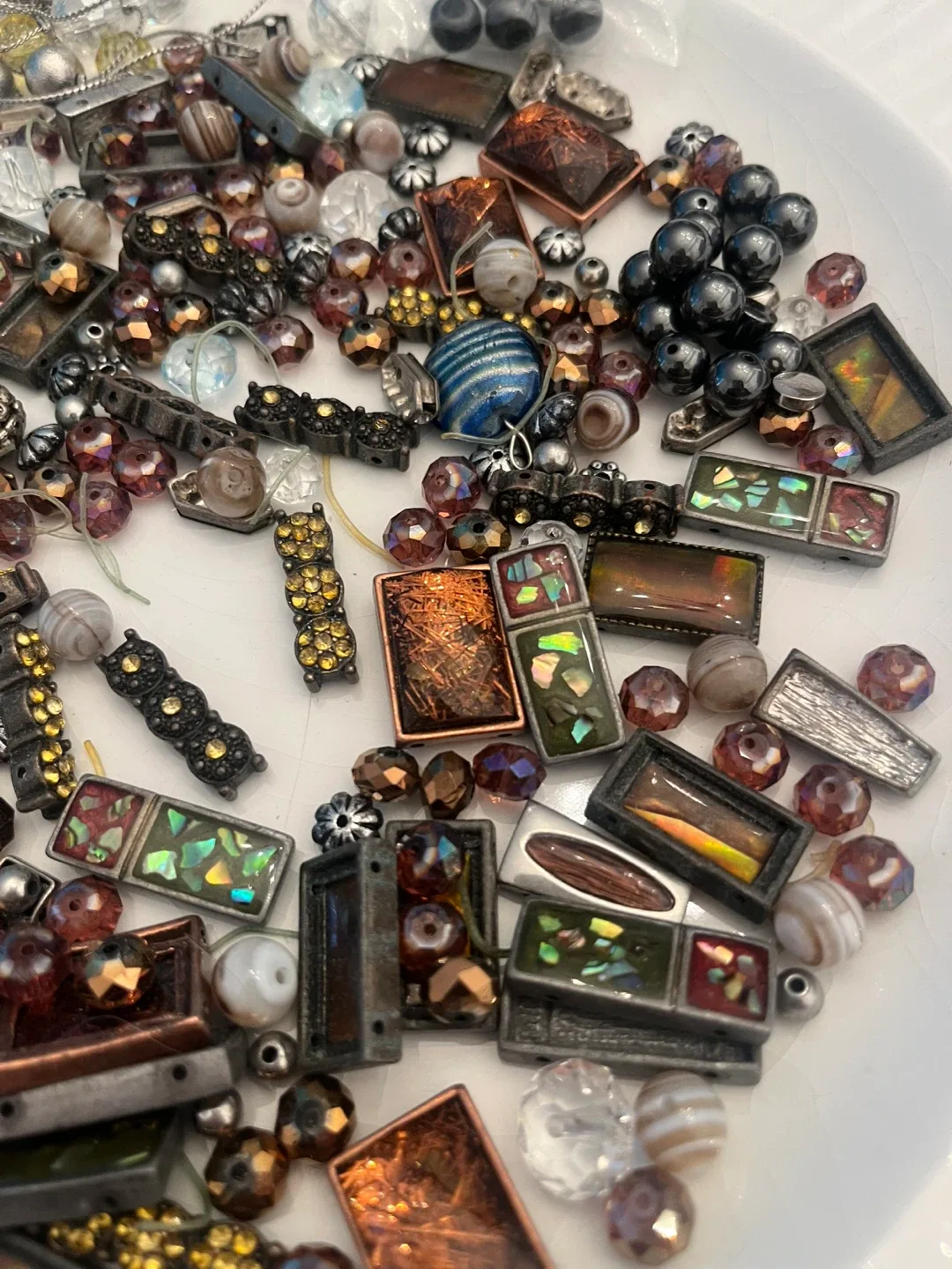 Assorted pieces of broken jewellery for repurposing/crafting image indicator(2)