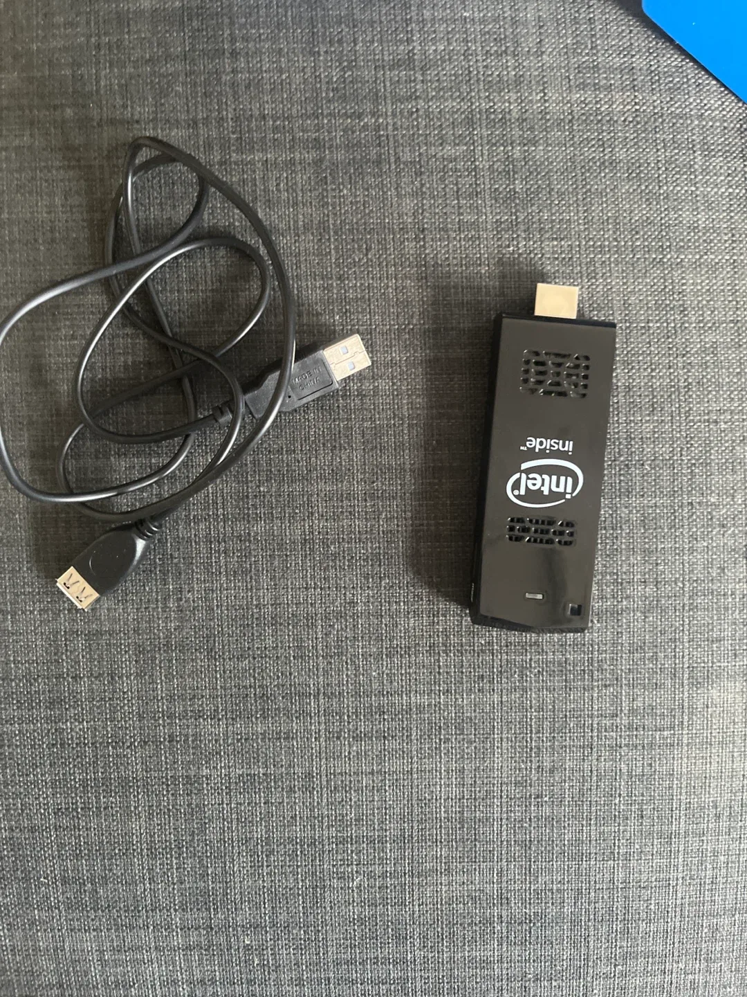 Intel Compute Stick Ultra-Slim Computer STCK1A32WFC image indicator(3)