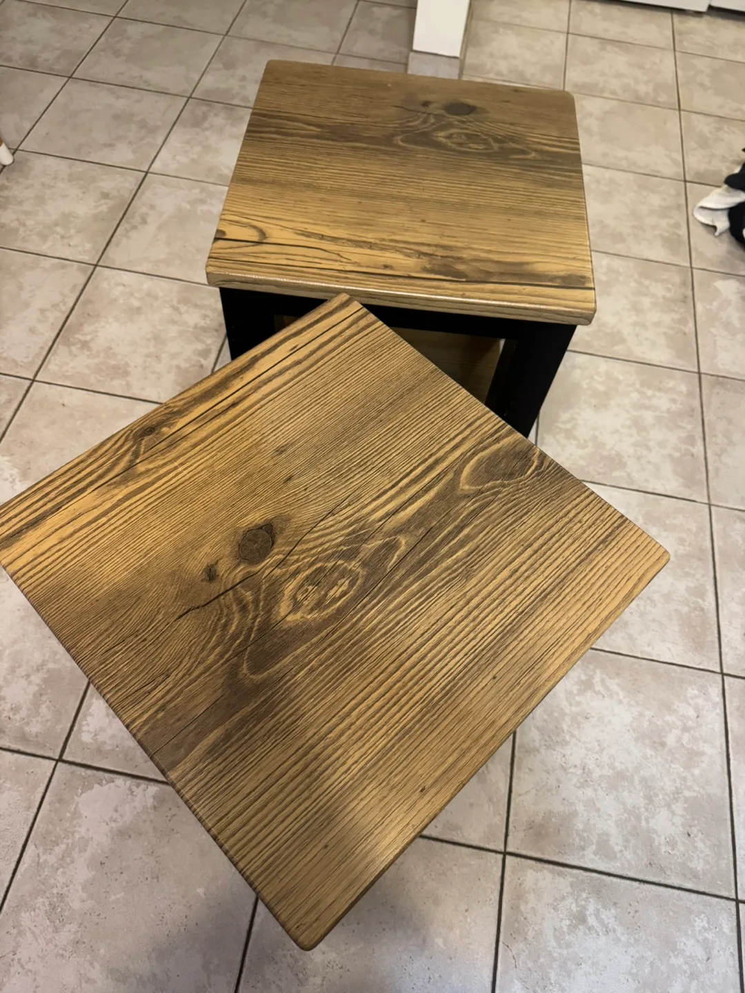 Set of 2 Wood Side Tables image indicator(2)