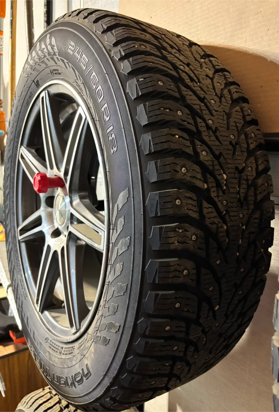 Nokian Hakkapeliitta SUV 3 245/60R18 Winter Tires image indicator(6)