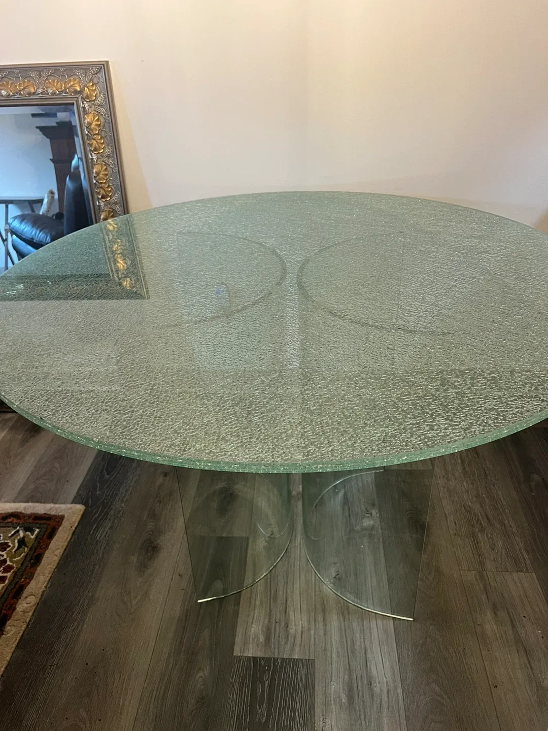 Round Glass Dining Table image indicator(3)