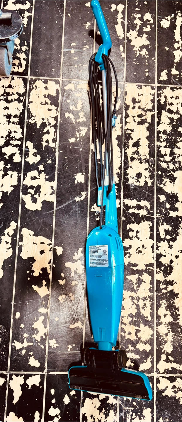 Bissell FeatherWeight Stick Lightweight Bagless Vacuum - photo 3